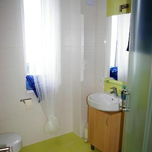 Ekononiczny pokój z dwoma pojedynczymi łóżkami